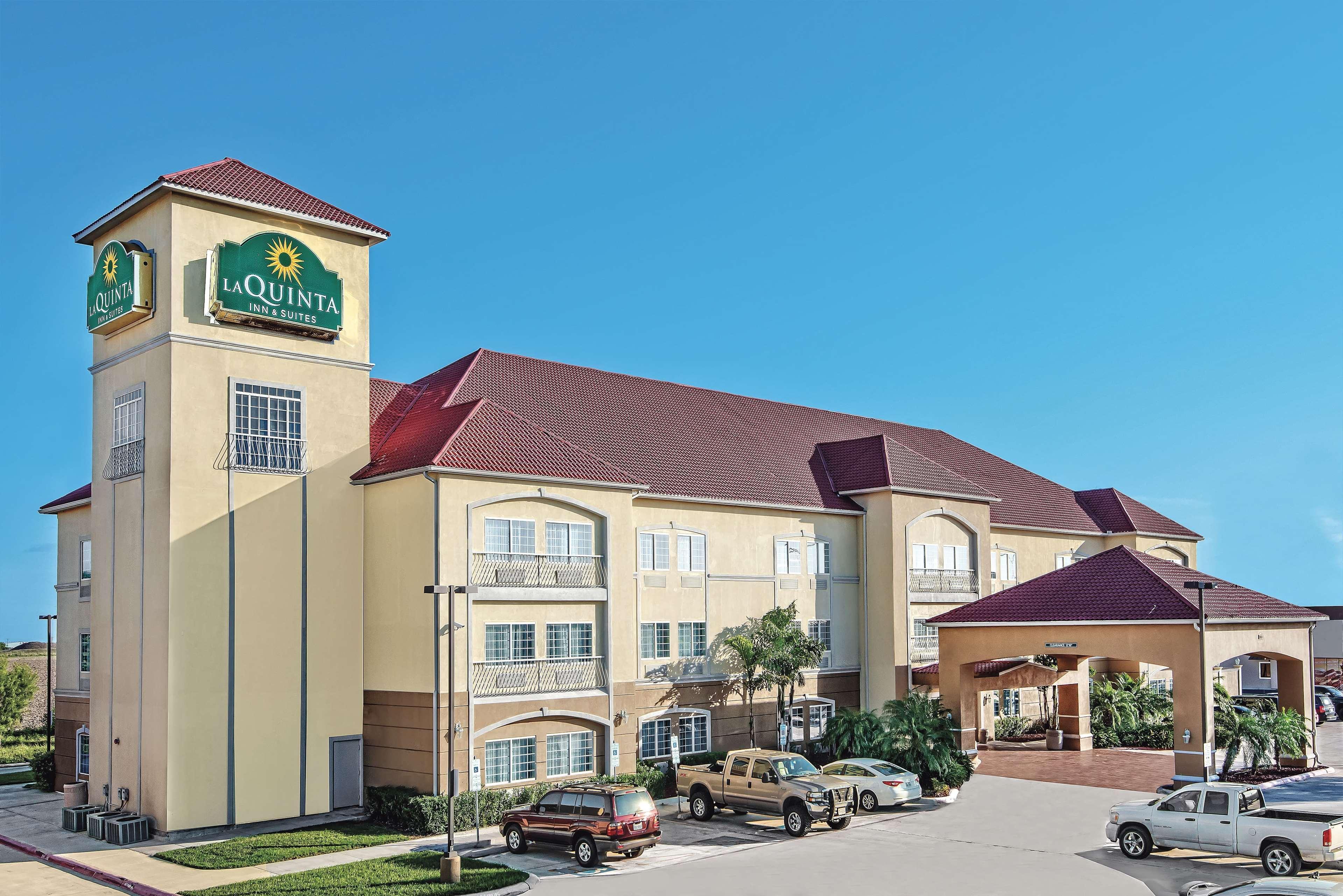 La Quinta Inn & Suites By Wyndham Mercedes Outlet Mall Exterior foto