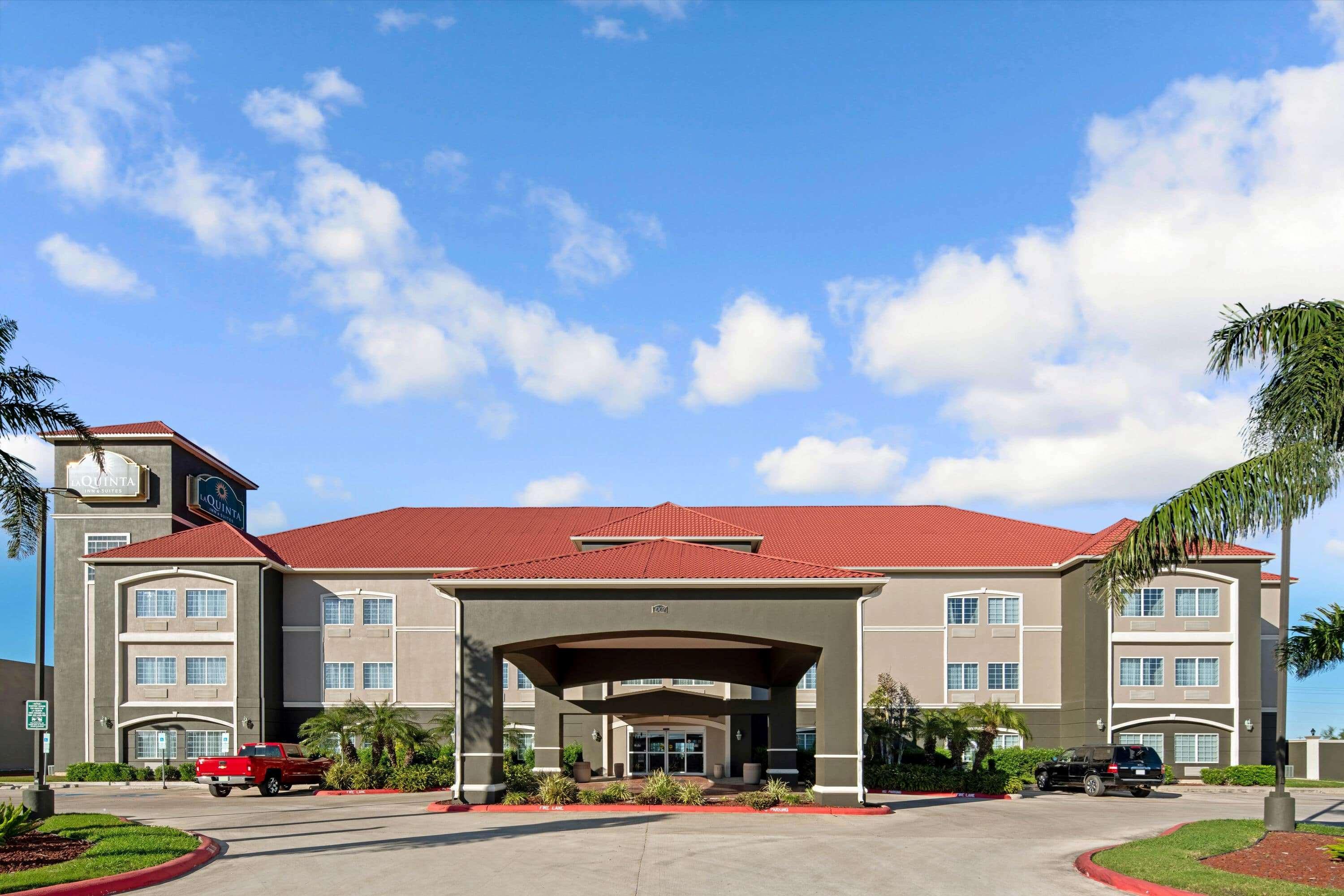 La Quinta Inn & Suites By Wyndham Mercedes Outlet Mall Exterior foto